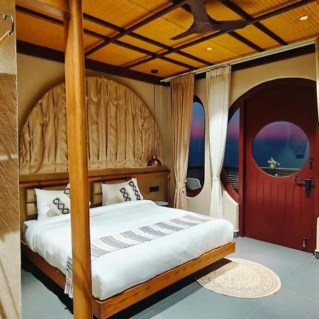 מלון אלמורה Himalayan Hobbit House מראה חיצוני תמונה