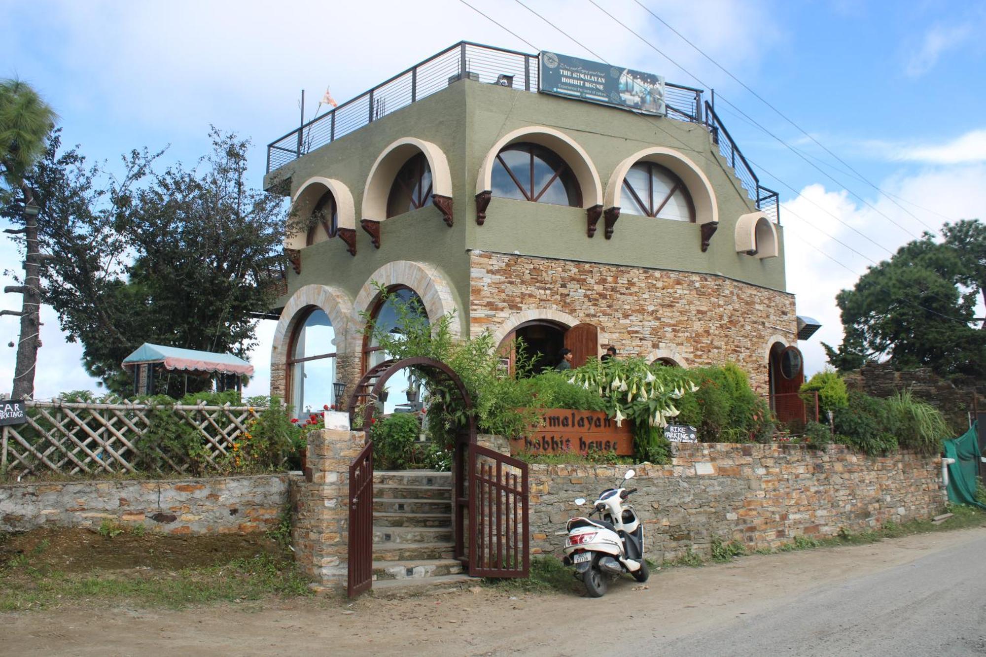 מלון אלמורה Himalayan Hobbit House מראה חיצוני תמונה