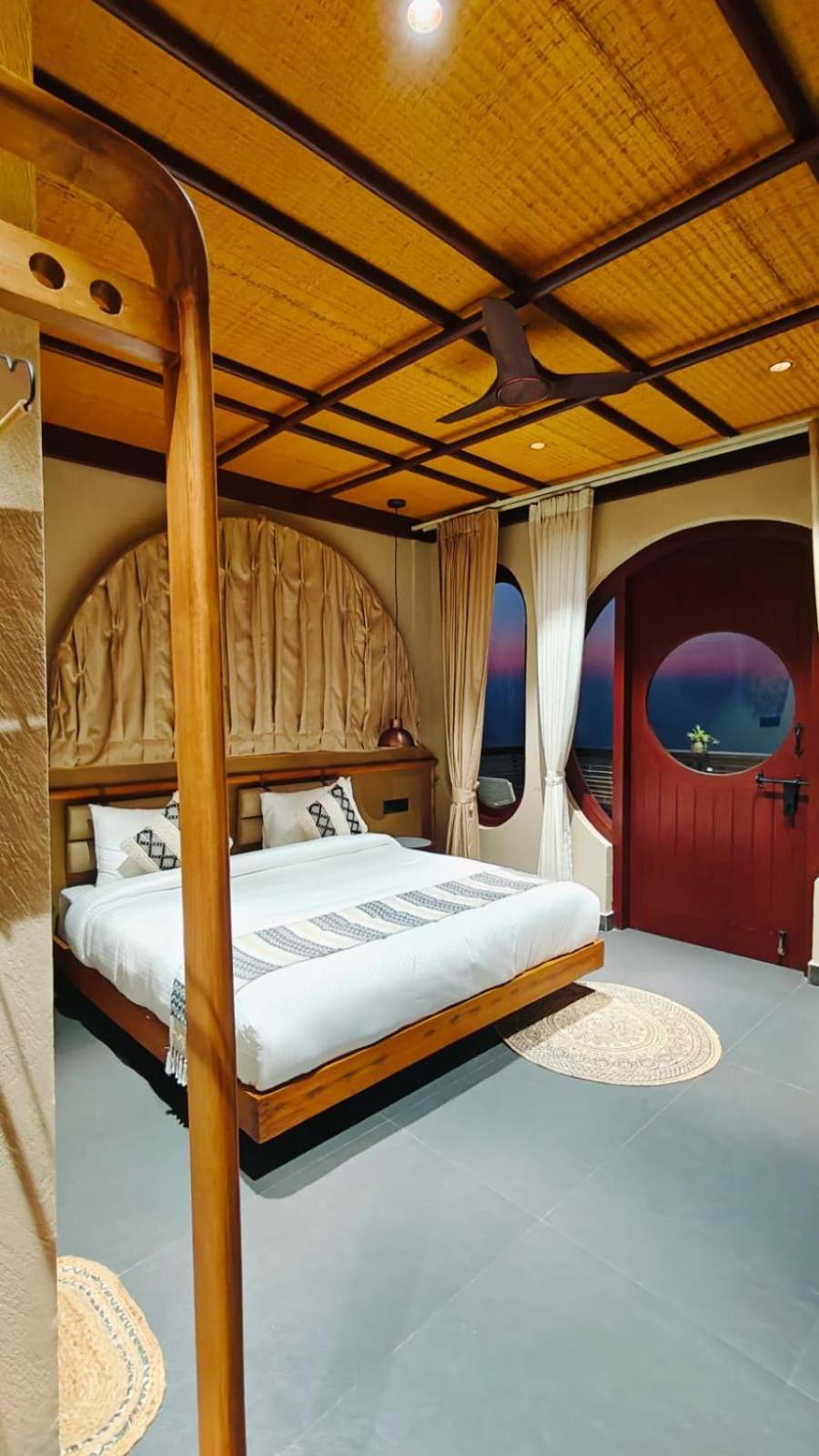 מלון אלמורה Himalayan Hobbit House מראה חיצוני תמונה